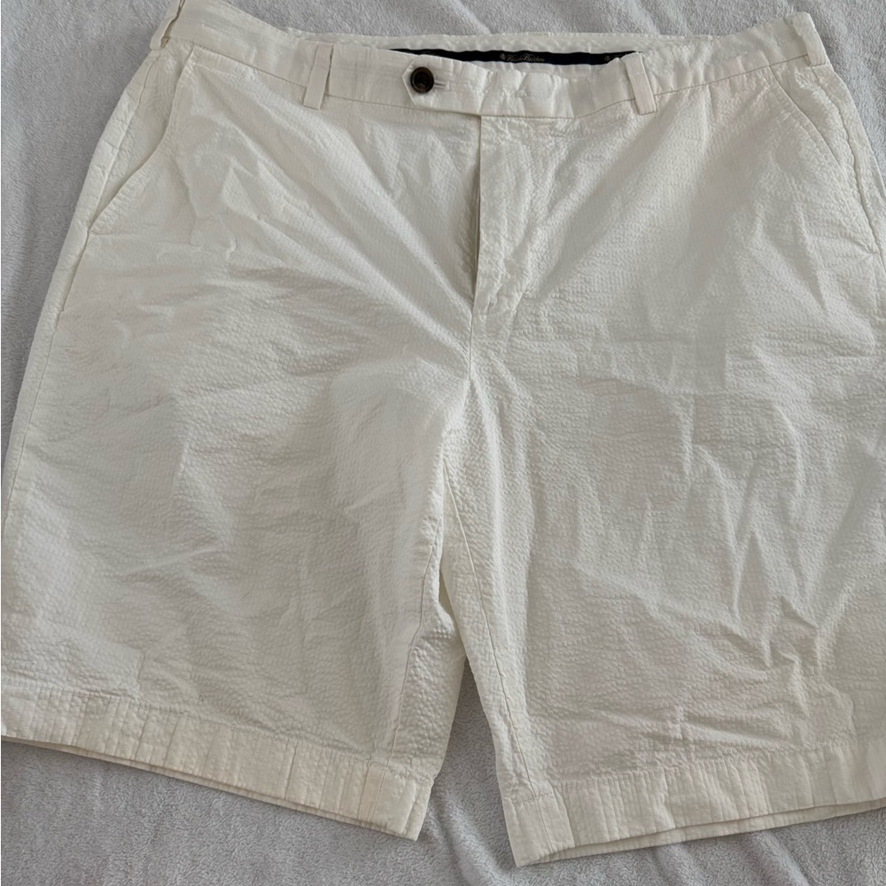 Brooks Brothers Flat Front White Shorts for Casual Elegance